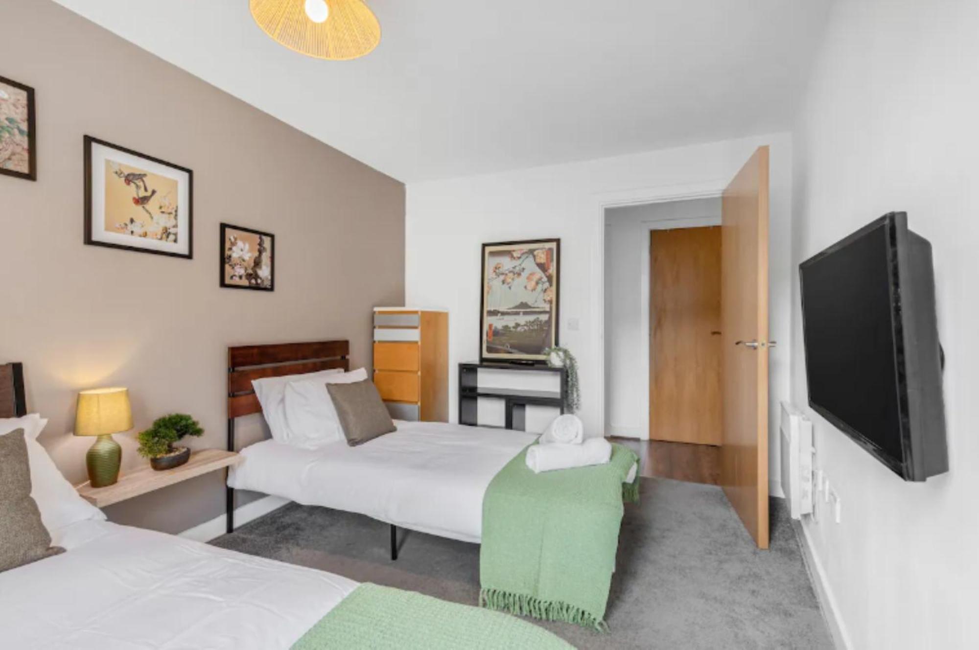 Oriental Suite 2 Bed 2 Bath Netflix And Free Parking, Games- Maihom バーミンガム エクステリア 写真