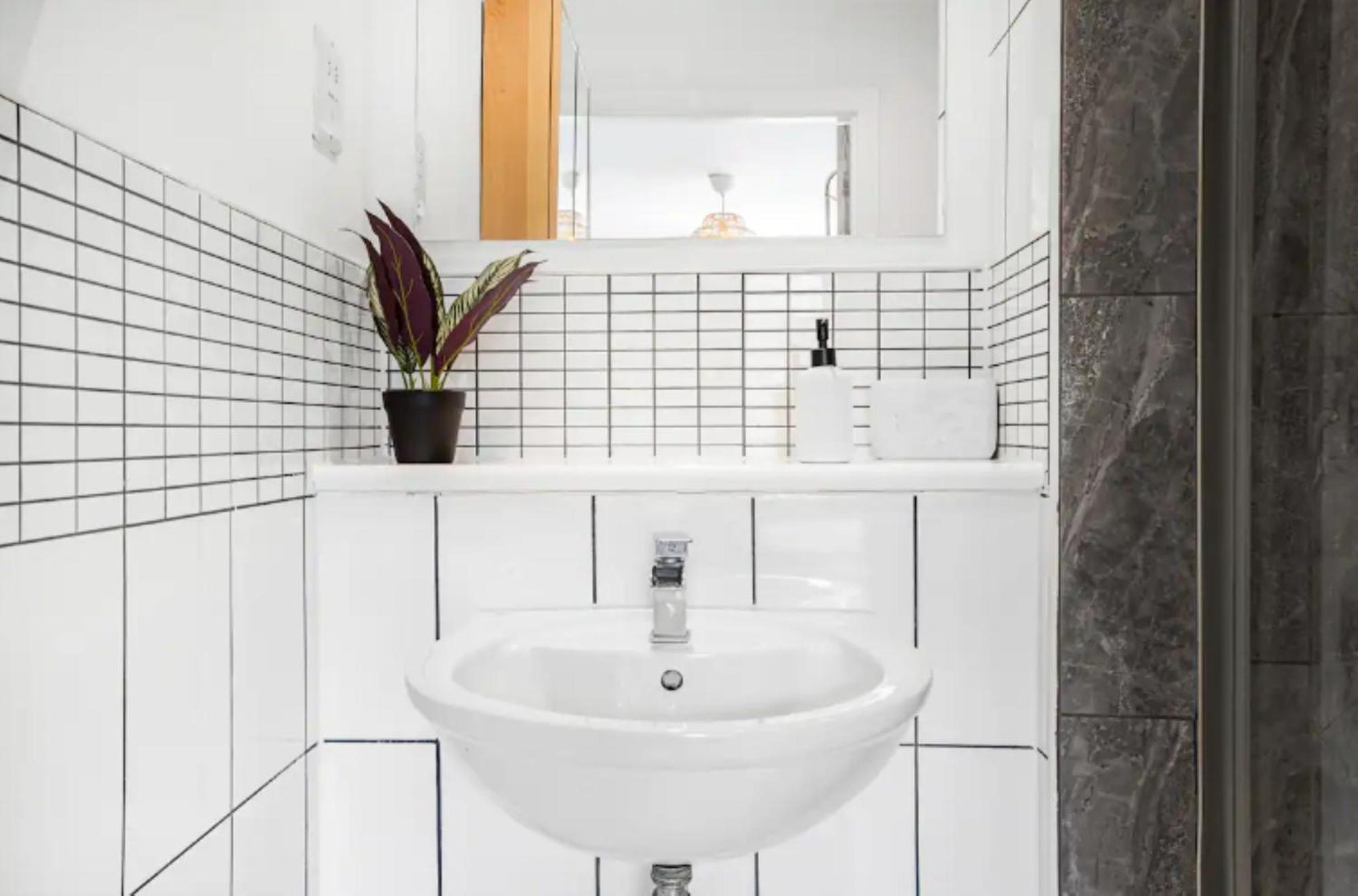 Oriental Suite 2 Bed 2 Bath Netflix And Free Parking, Games- Maihom バーミンガム エクステリア 写真