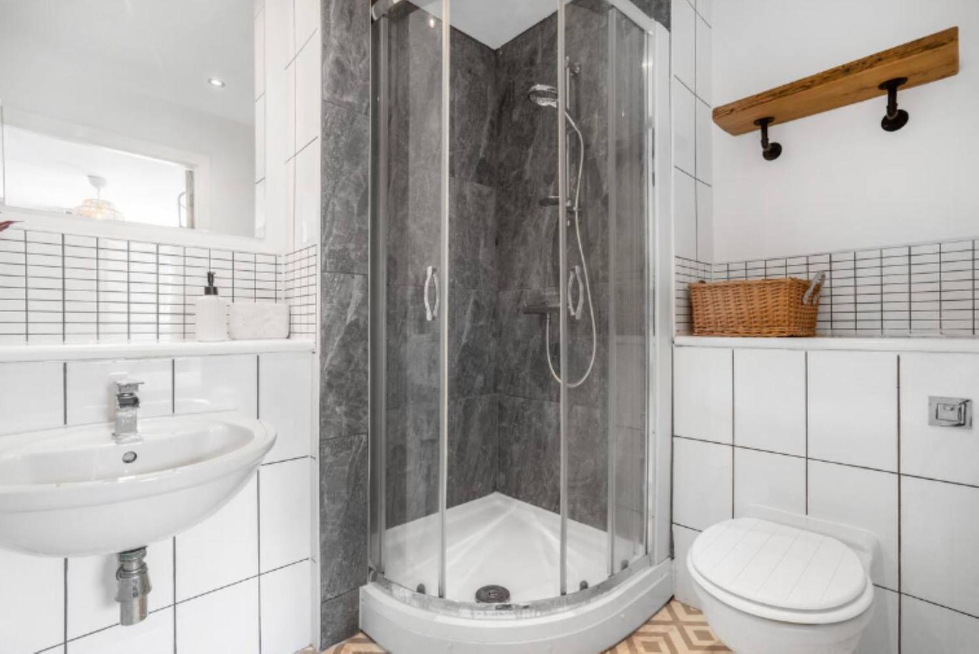Oriental Suite 2 Bed 2 Bath Netflix And Free Parking, Games- Maihom バーミンガム エクステリア 写真